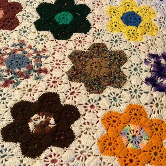 VTG Floral Crochet Blanket - Multicolor - Picture 3 of 7